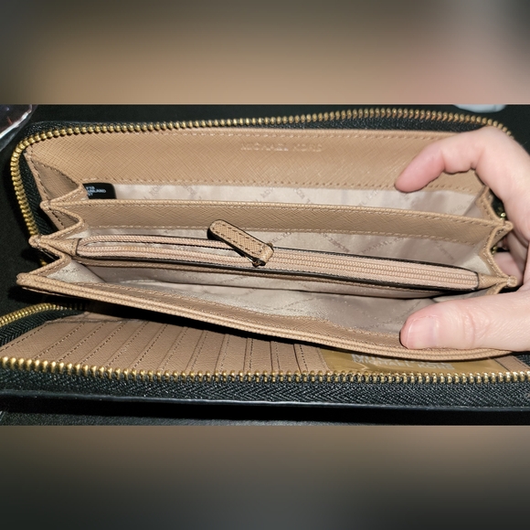 Michael Kors Wallet/Wristlet - Picture 5 of 6